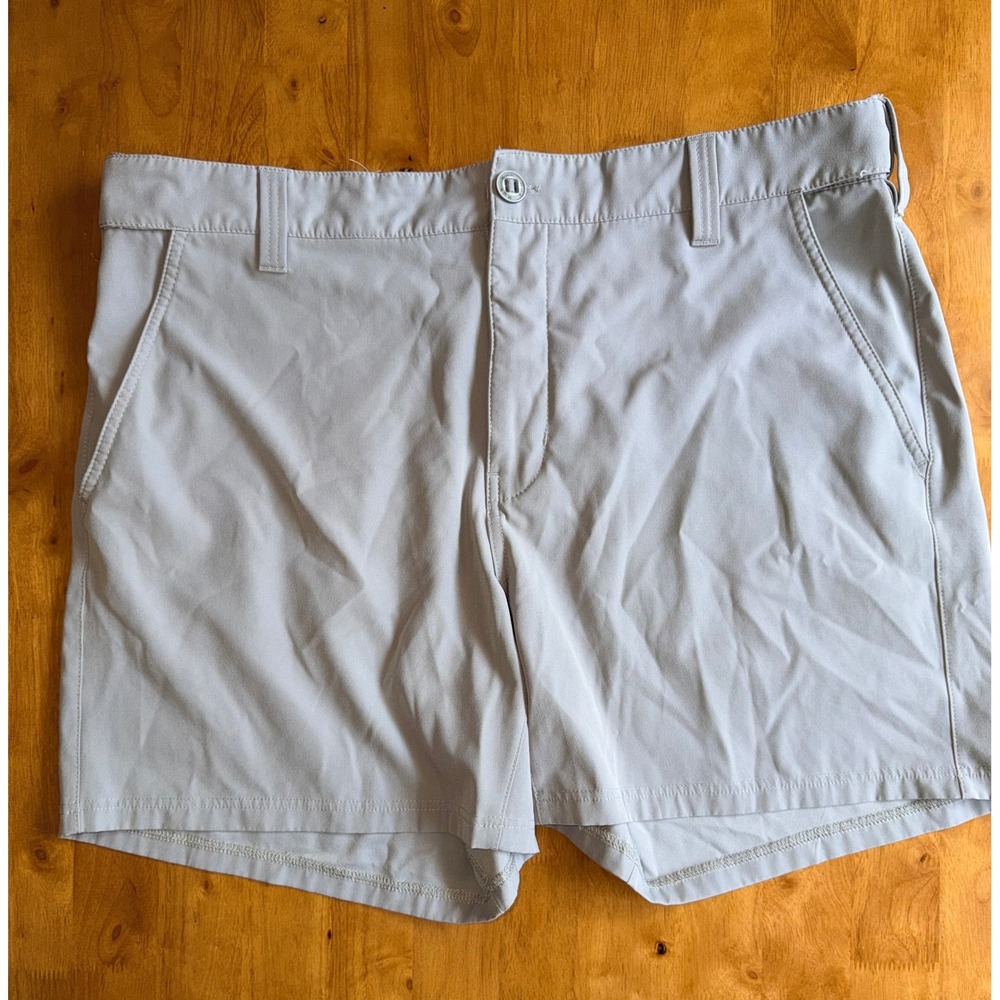 Huk Performance Fishing Shorts Mens XL Light Gray Stretch Pliers Pocket 0413